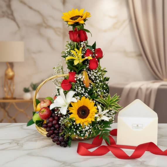 Arreglo floral Capella con girasoles, rosas rojas, lirios blancos y frutas frescas en una canasta, con tarjeta de regalo y ci